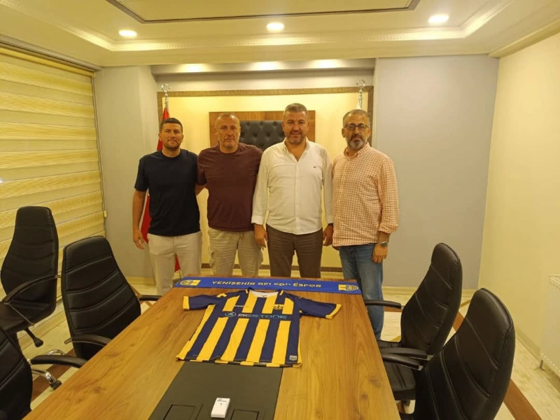  Şampiyonluk hedefleyen Yenişehir Belediyespor antrenör ekibi hazır